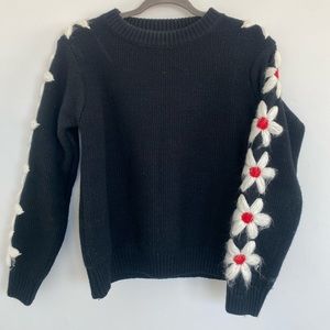 DAISY BLOOM ON SLEEVES KNIT SWEATER IN BLACK